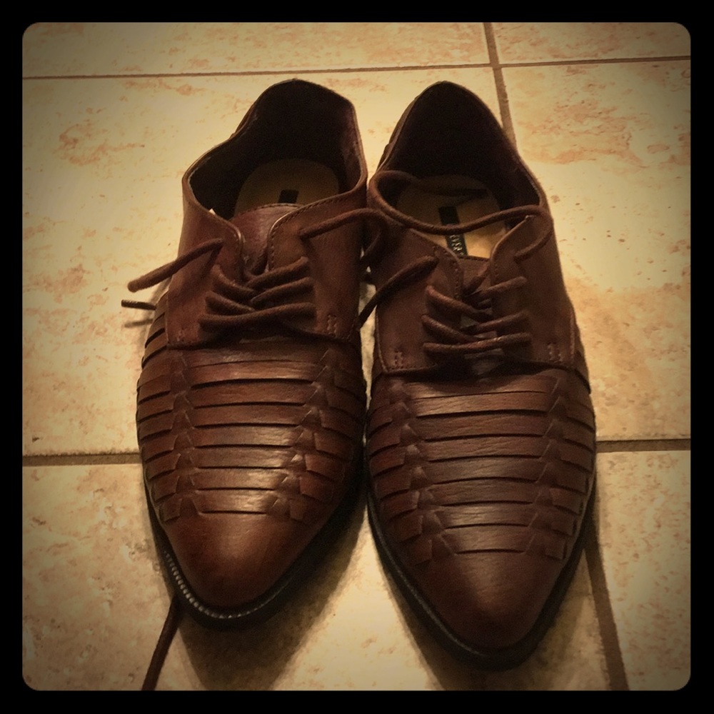 Brown causal shoes
